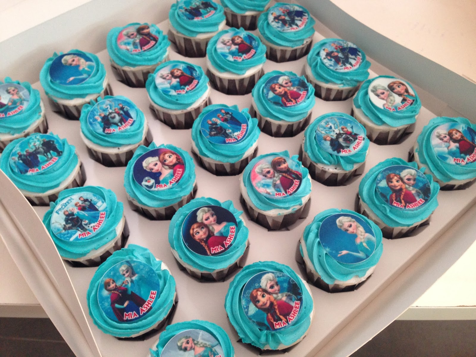 ninie cakes house Frozen Cupcakes