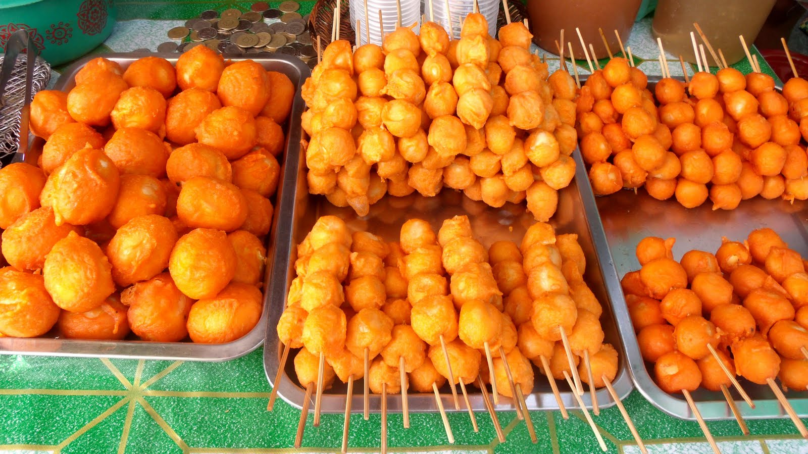Pinay Foodie Tokneneng & Kwek Kwek, one of my favorite street food snacks