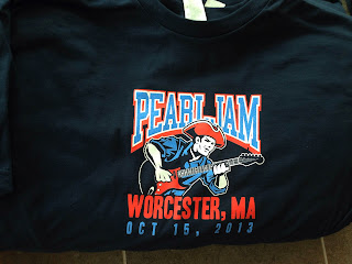 Pearl-Jam-Brandon-Heart-Worcester-Shirt-night-one.jpg