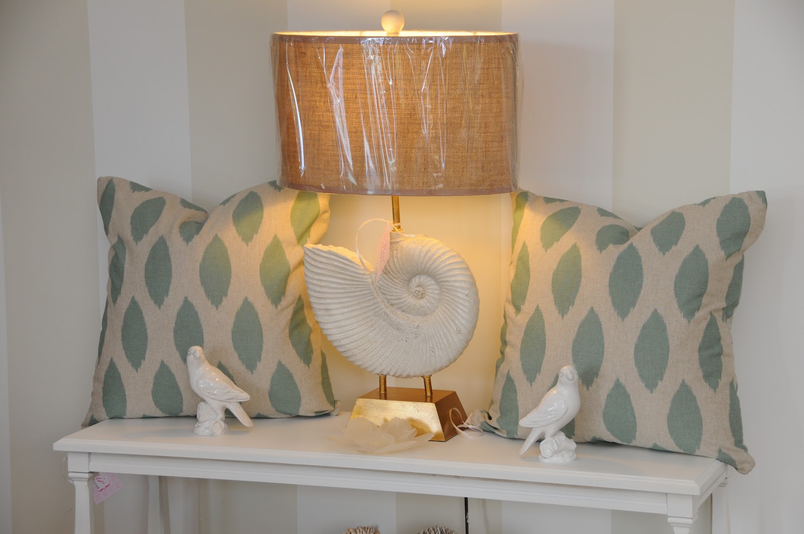 A Flair for Vintage Decor Pillows, Lamps and Mirrors!!