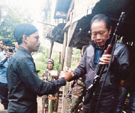 ‘Robin Hood’ Aceh Bersama 100 Pengikut Serah Diri