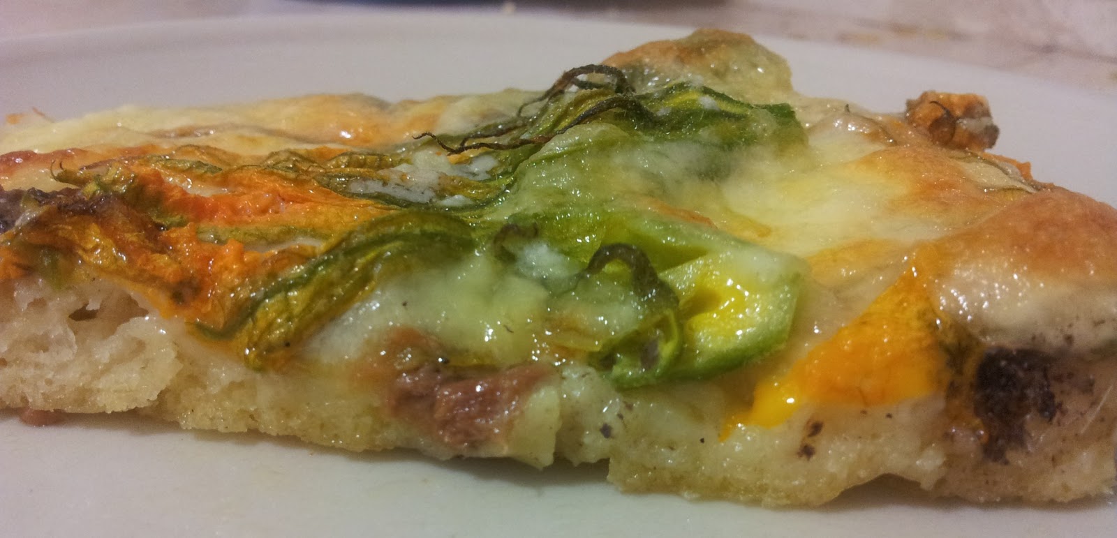 Pizza fiori di zucca e alici Curry & Caramello