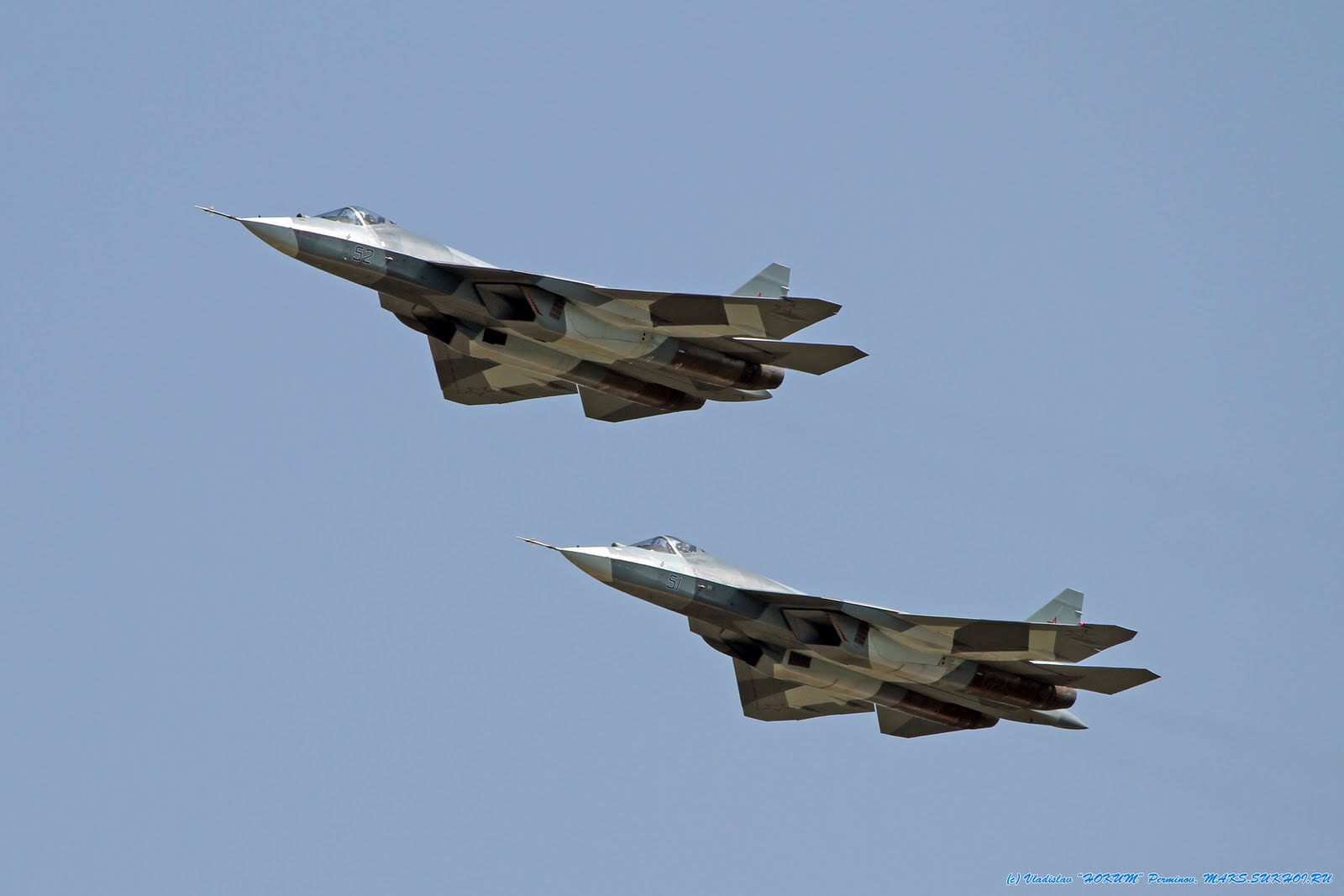 http://1.bp.blogspot.com/-6k-B4cT43vg/TkkpFWs1VwI/AAAAAAAAAME/eEhyyL7_o5w/s1600/Two+Russian+PAK-FA+Stealth+Fighters+Flying+Together.jpg