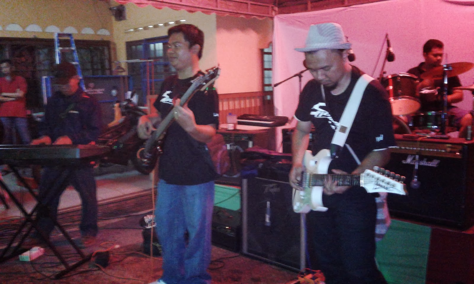 ! KisAh kAu Dan AkU... ! SPECIMEN BAND > THROWBACK 2013