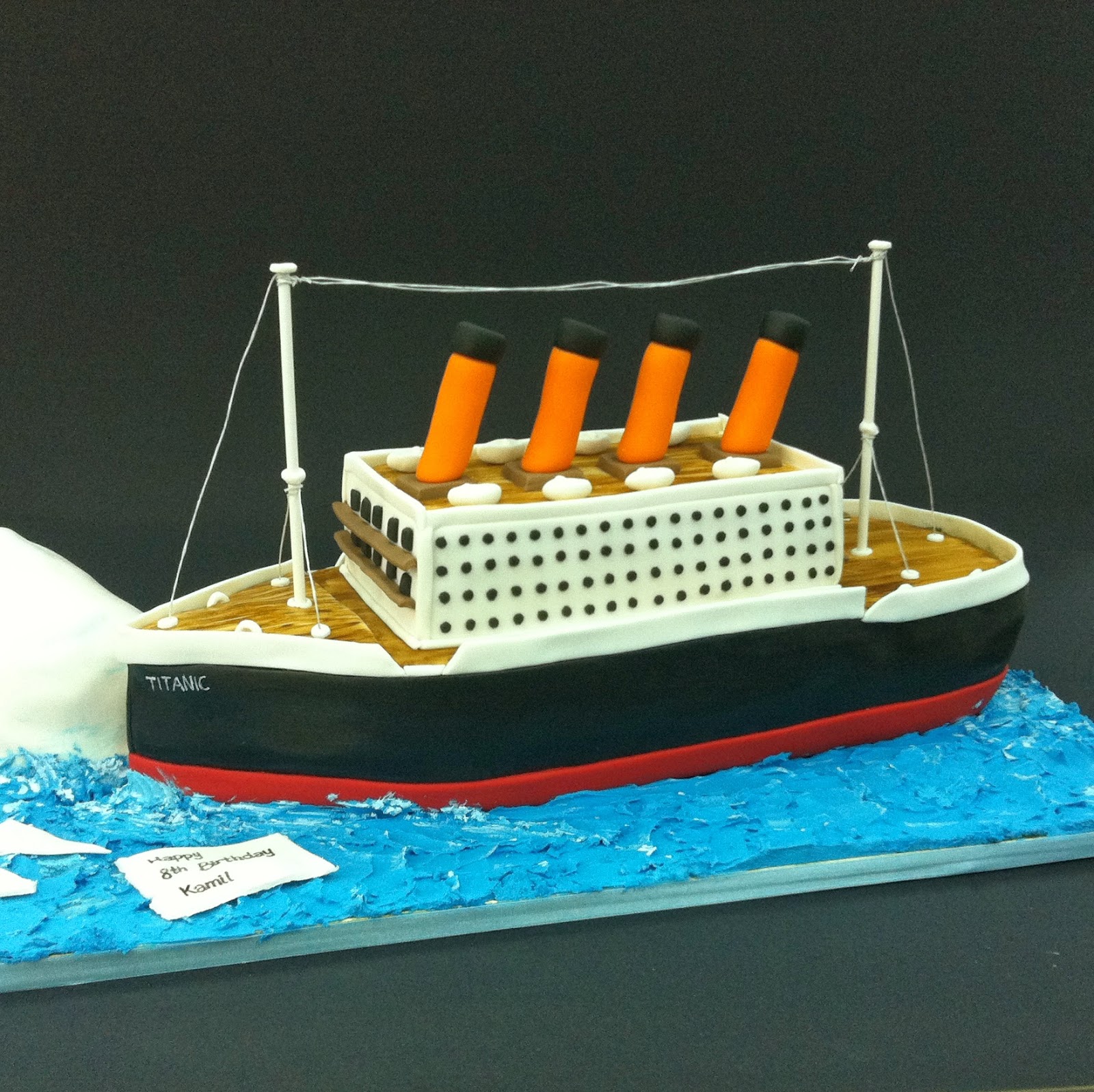 TeaRoom by Bel Jee Titanic Ship Cake