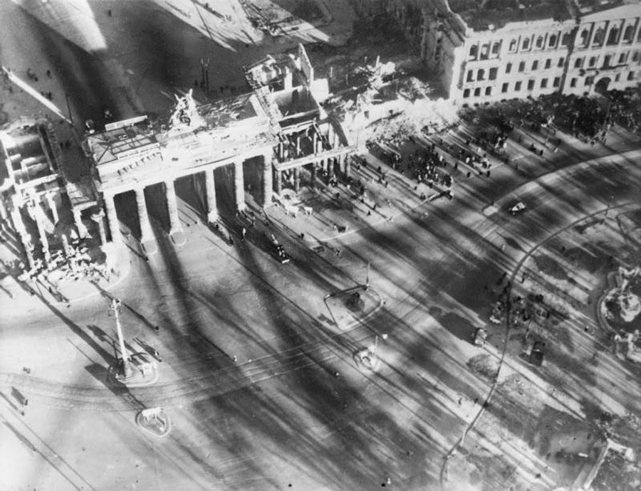Stunning Image of Brandenburg Gate in 1946 