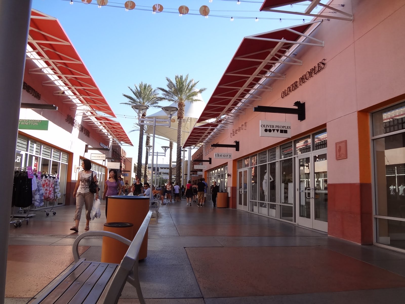 Las Vegas Premium Outlets Dream Trip Rê and Fabio