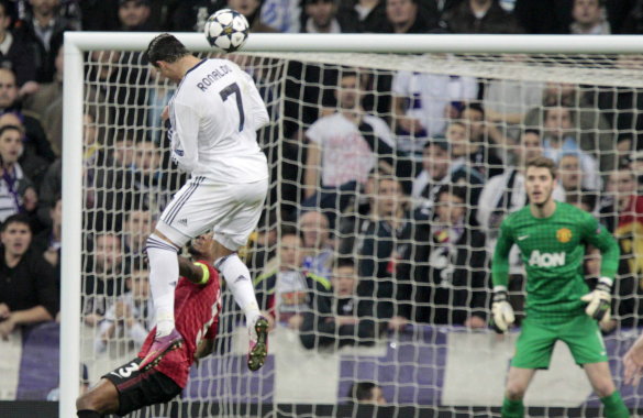 Cristinano Ronaldo marca gol el Real Madrid vs Manchester United