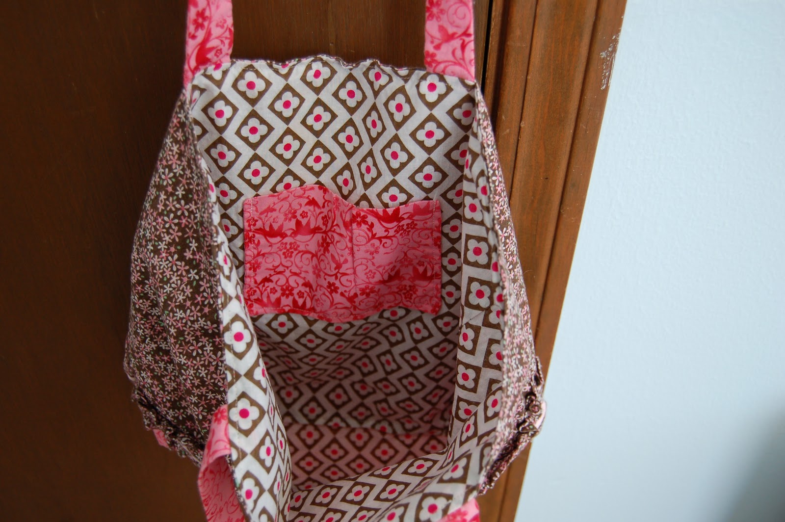 Double Stitching Handmade Christmas Ruffle & Ribbon Tote Bag Tutorial