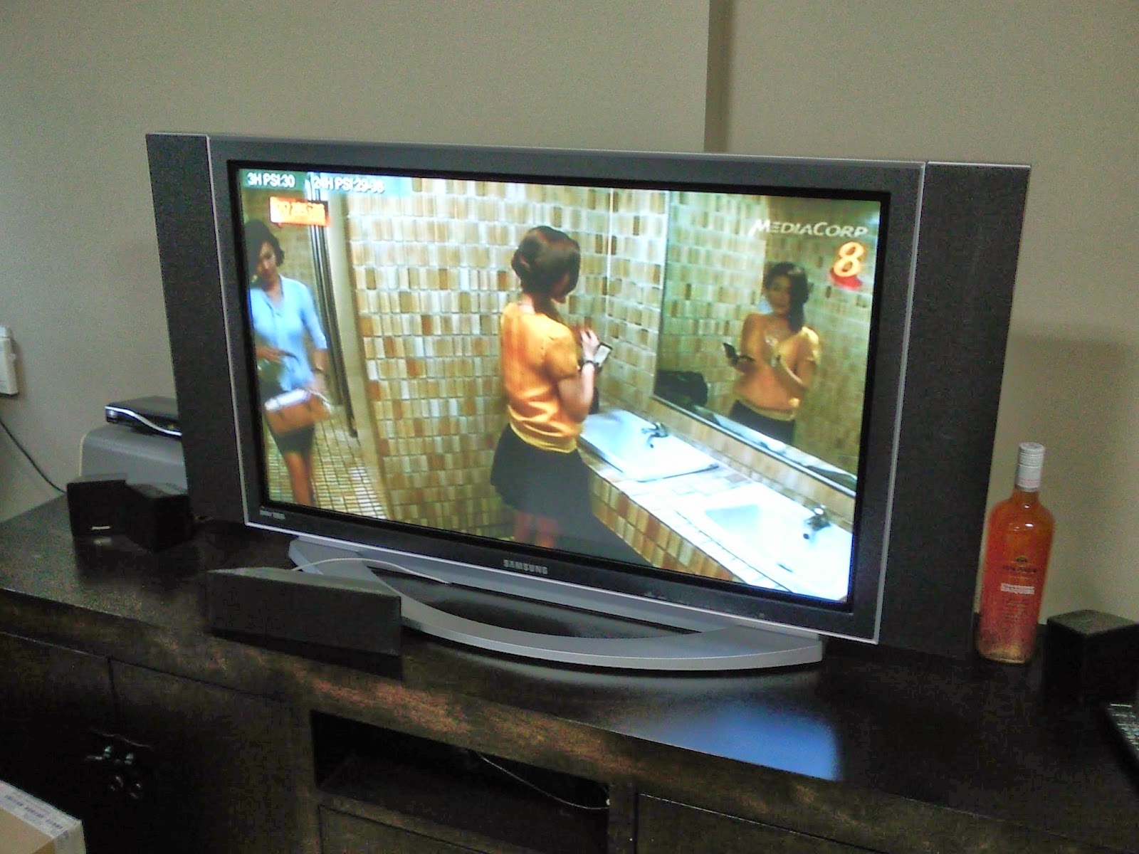 Singapore Big Sale Used 42" Samsung LCD TV for Sale at JJC Jurong West