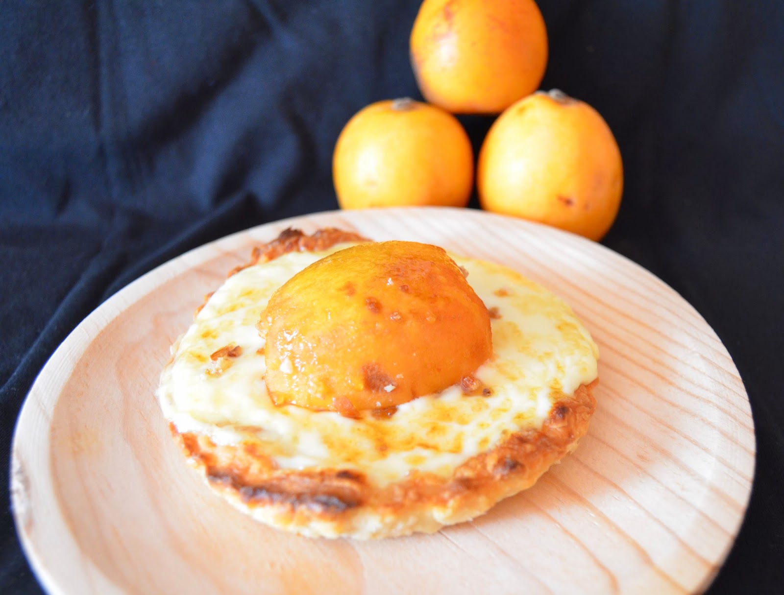 Tartaleta De Camembert Con Nispero Relleno
