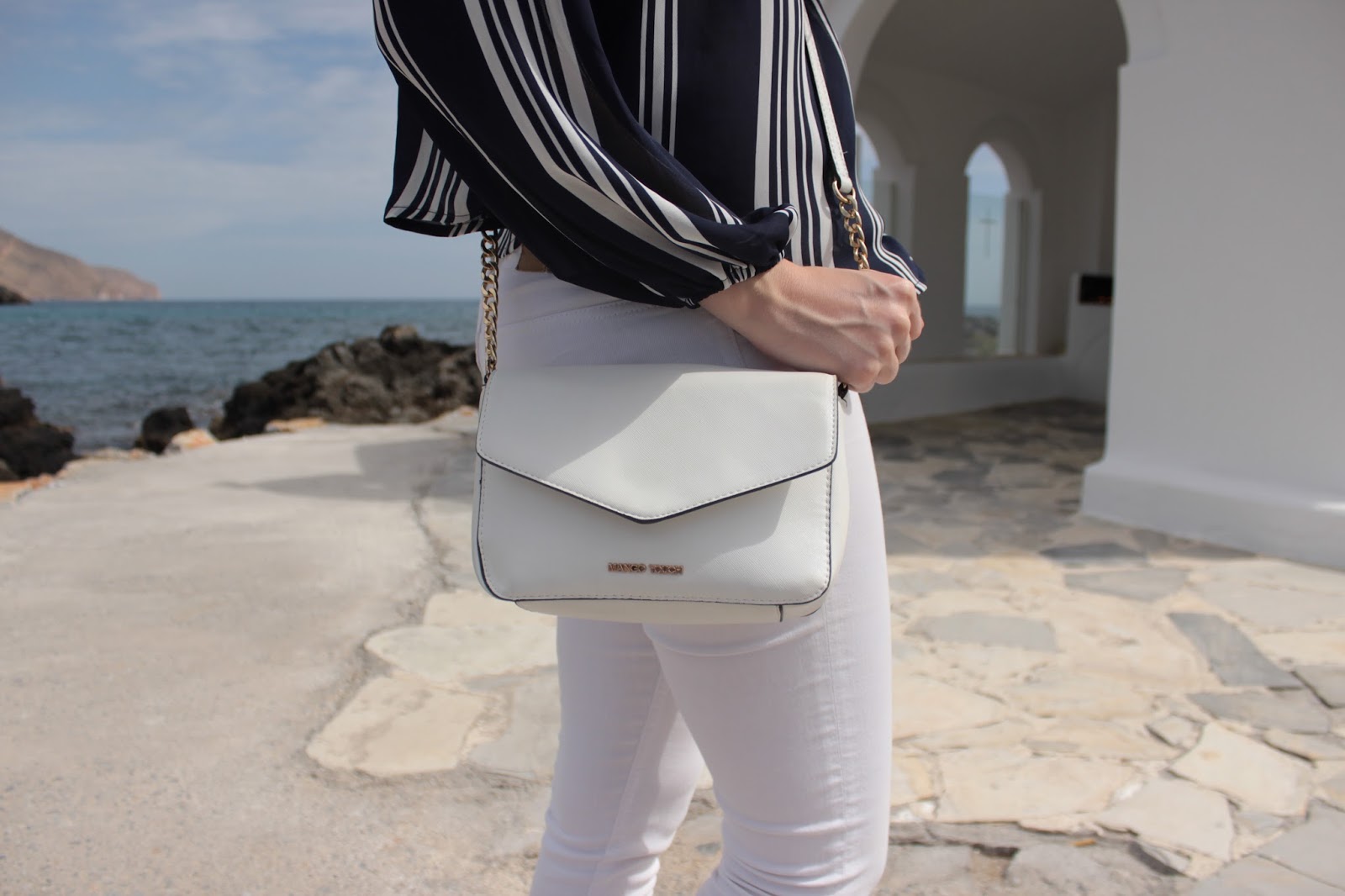 TheBlondeLion Outfit Fashion Off Shoulder blue white stripes Georgioupoli Kreta TheBlondeLion Outfit Fashion Off Shoulder blue white stripes Georgioupoli Kreta