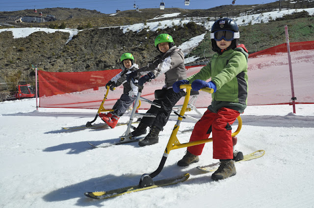 GRANADA CON NIÑOS: Fin de semana largo de esquí y playa