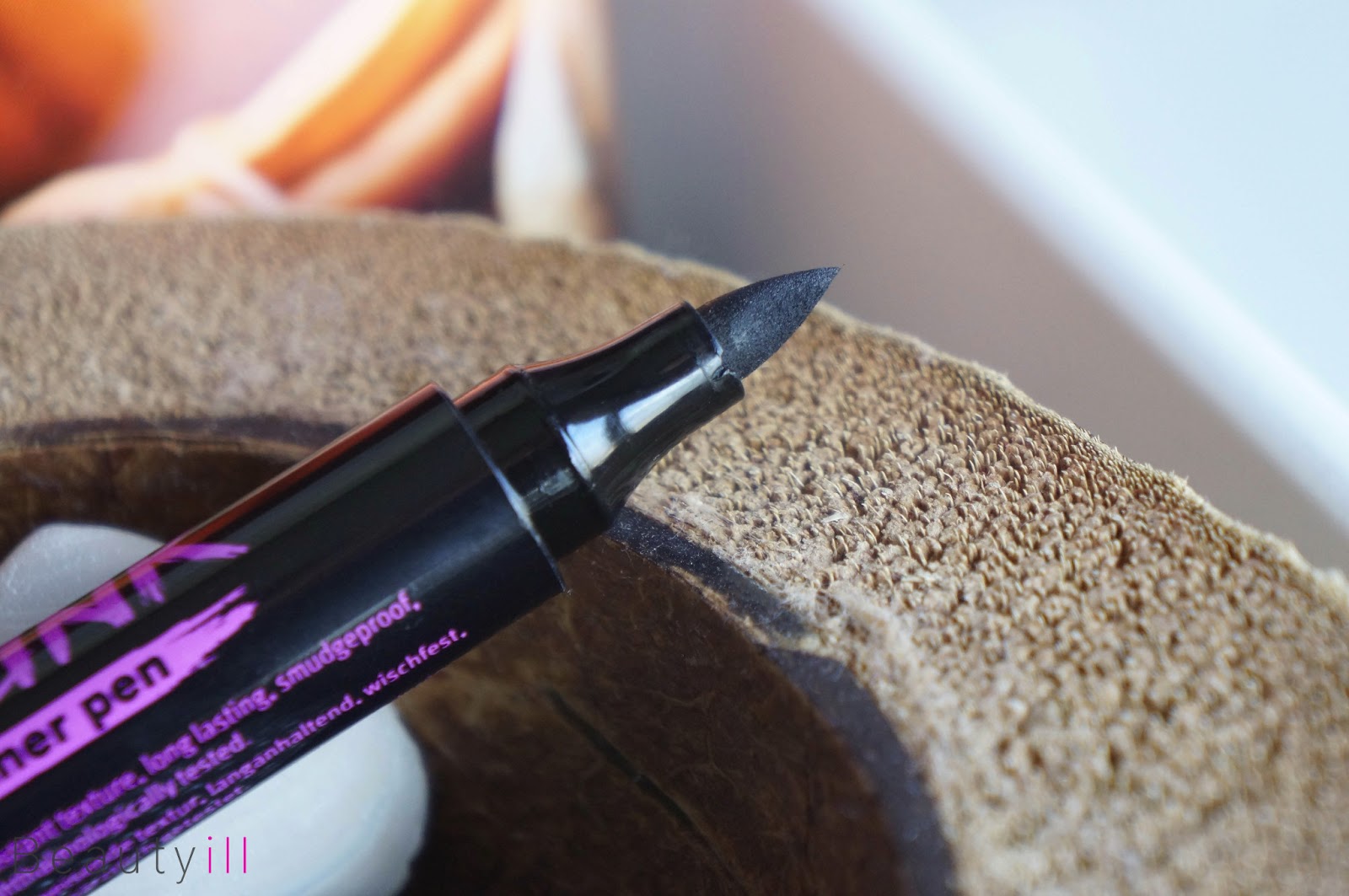 Essence Jumbo Eyeliner Pen De weg naar.. perfecte eyeliner? Beautyill