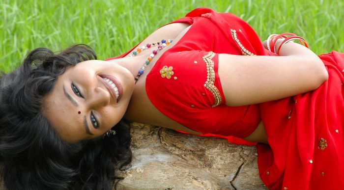 teertha cleavege ing hot images