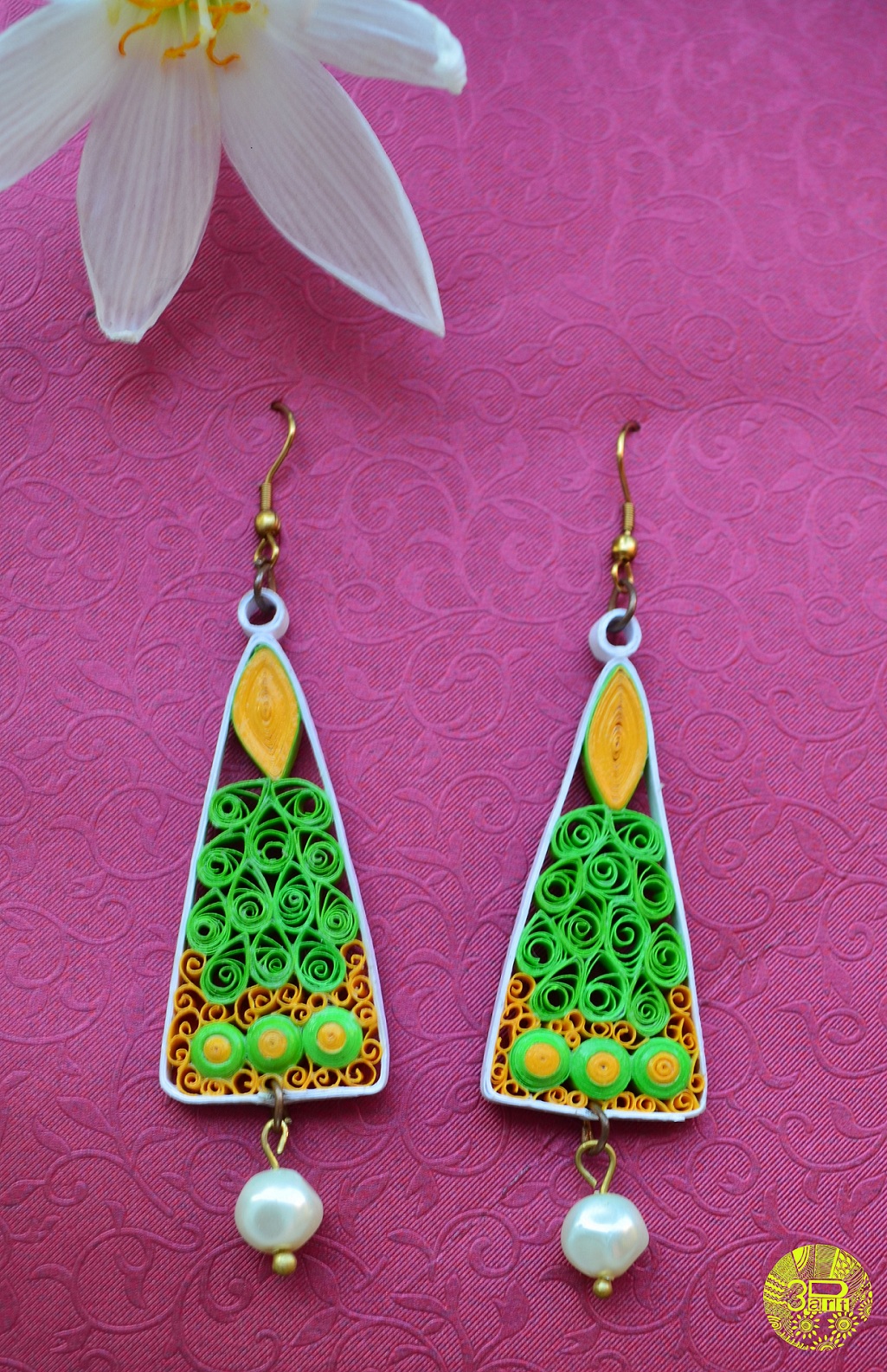 Shway Paper quilled Earrings