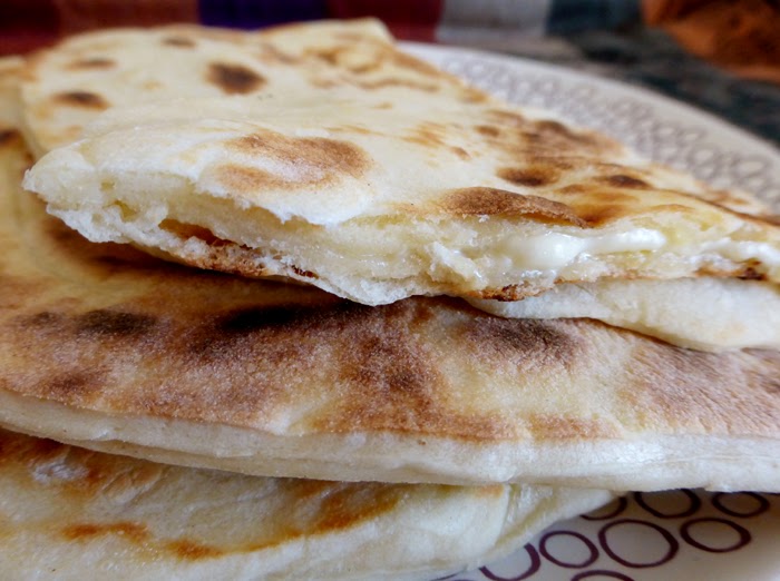 LES METS TISSÉS Cuisine d'ici et d'ailleurs CHEESE NAANS