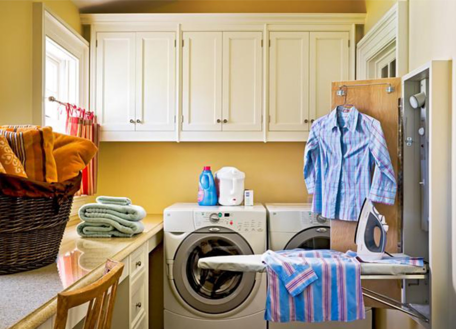 Simplifying Remodeling Designer's Touch 10 Tidy Laundry Rooms