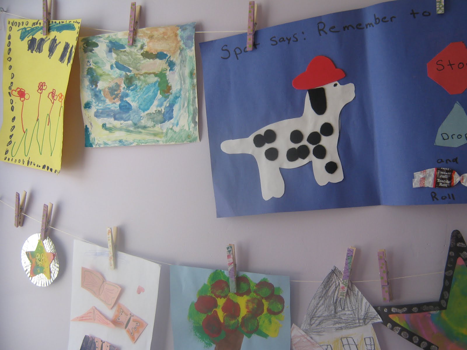 Home Made Modern: Clothesline Art Display