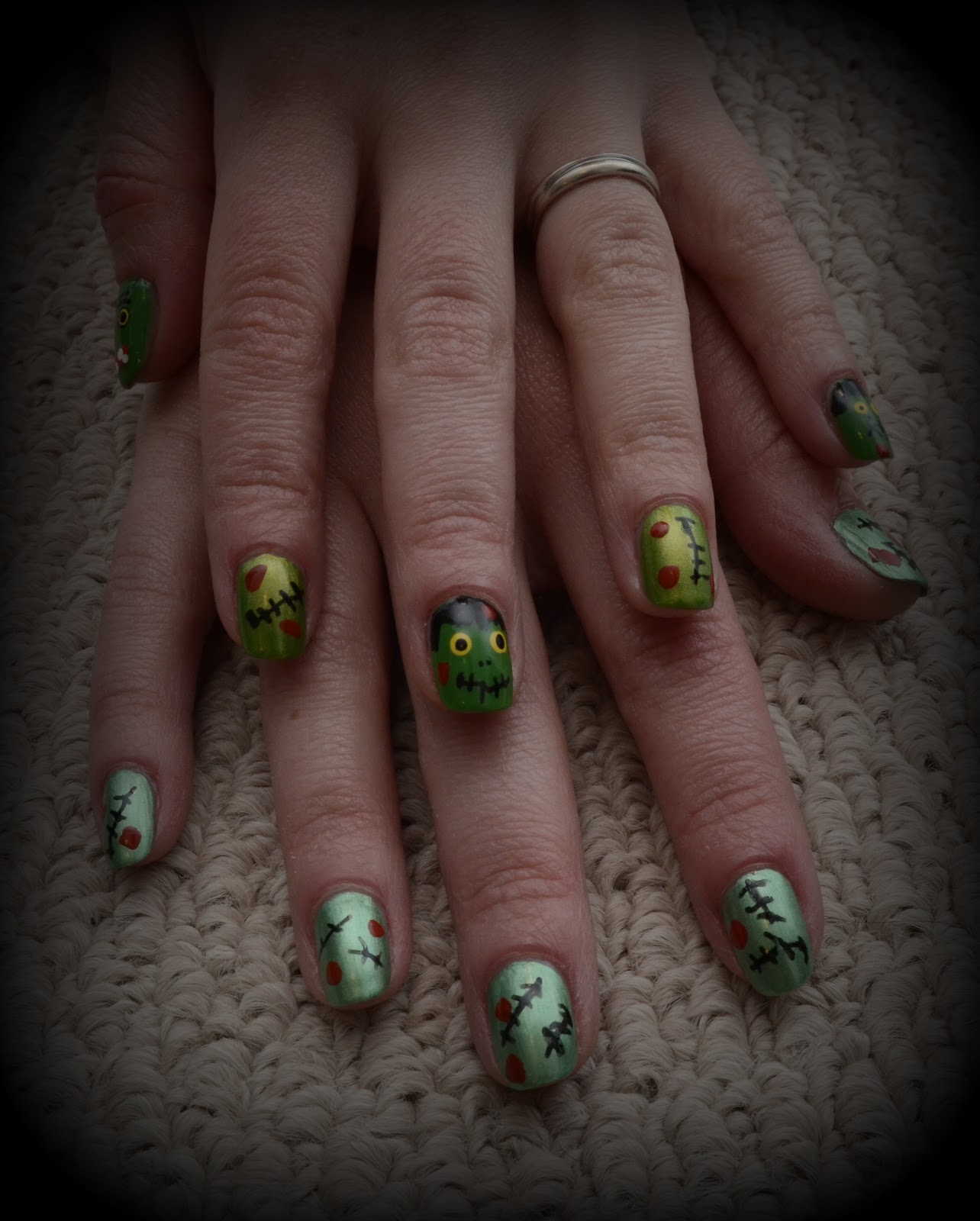 Pris' Nails "This Is Halloween" Zombies