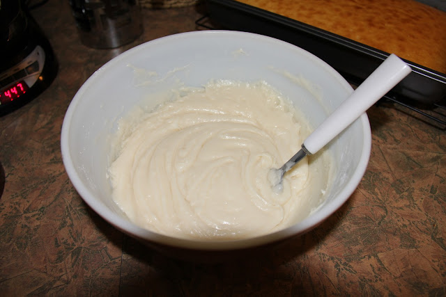 Hawadäre!: 101 Crafts to Make #67 - Cake Decorated With Regular Icing