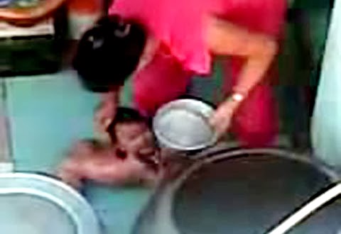 Những trận đòn kinh khủng của người lớn dành cho những đứa trẻ