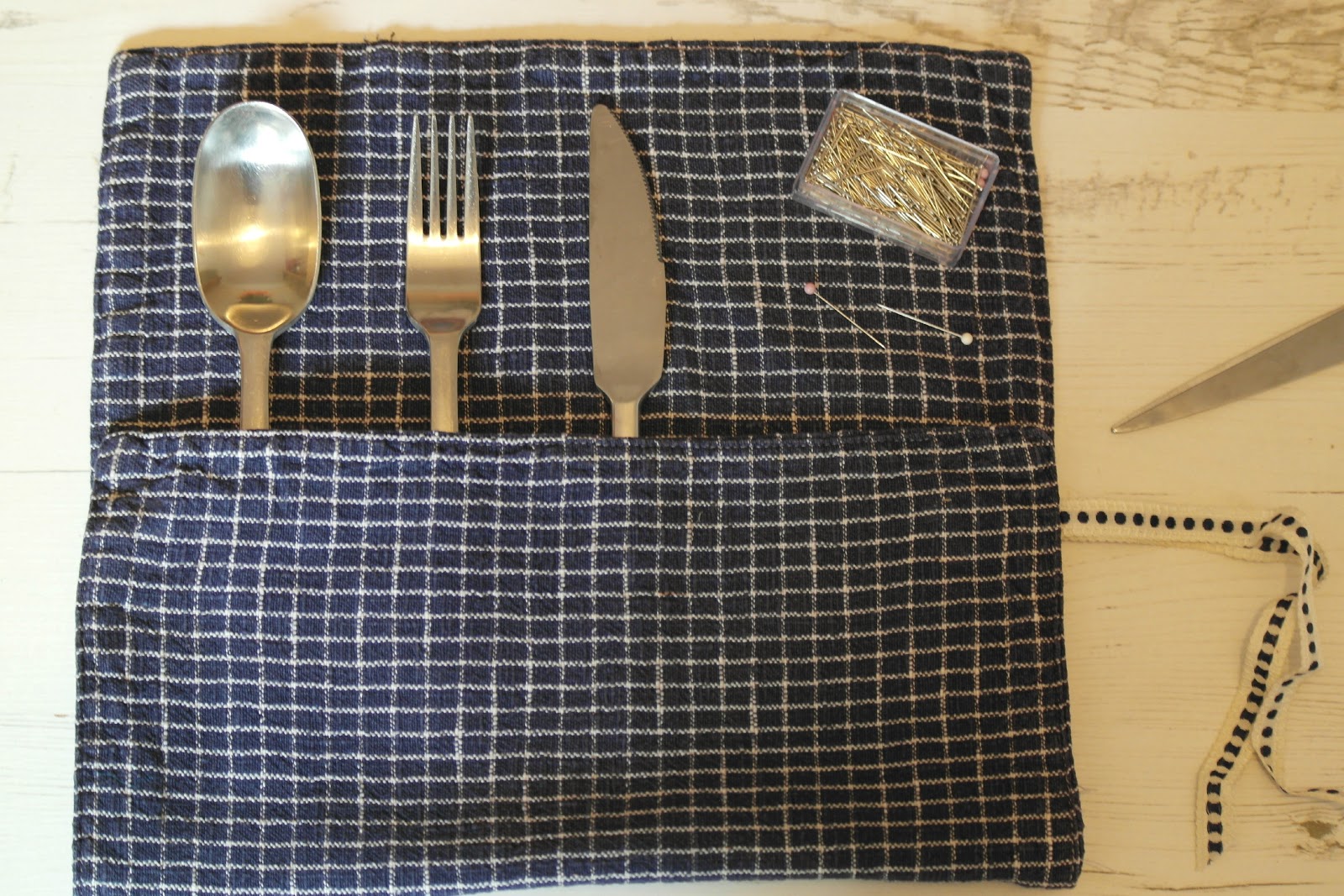 Me and my shadow How to make fabric cutlery rolls perfect for