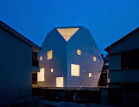 Tokyo Unusual House Design Plan Takes Modern Minimalist to The Next Level With a Clean White Palette and a Unique Shape Tokyo Unusual House Design Plan Takes Modern Minimalist to The Next Level With a Clean White Palette and a Unique Shape