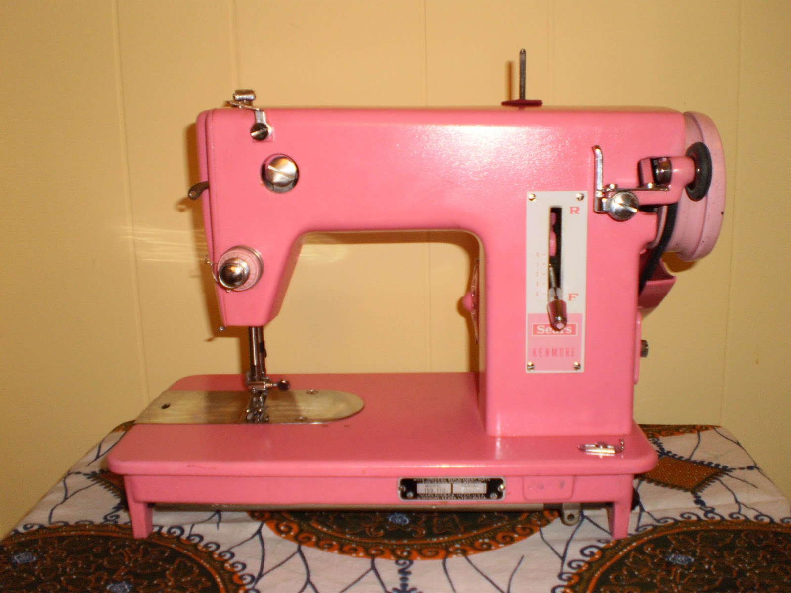 Pink Bel Air 620 Sewing Machine Vintage PARTS ONLY NONWORKING
