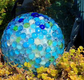 Make The Best of Things: DIY Garden Art Glass Garden Balls