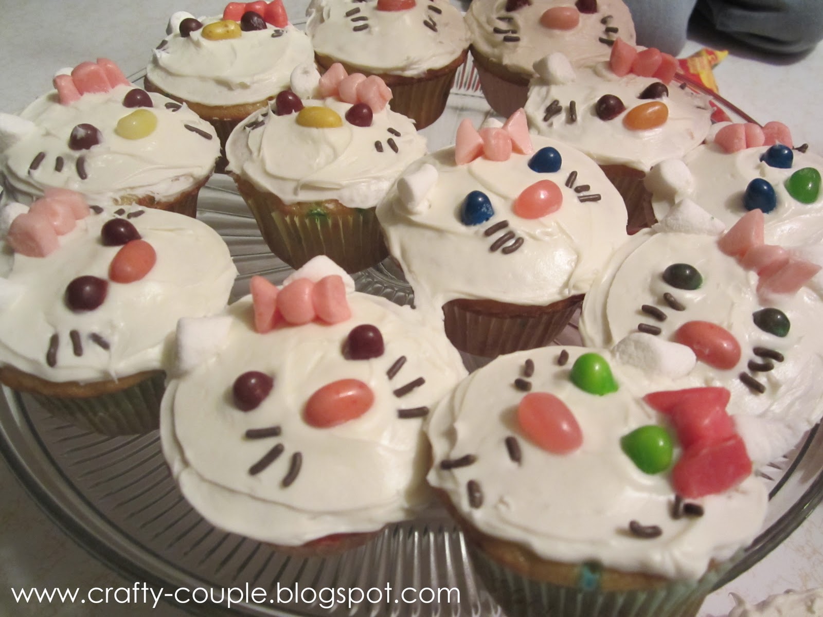 crafty couple: Hello Kitty Cupcakes