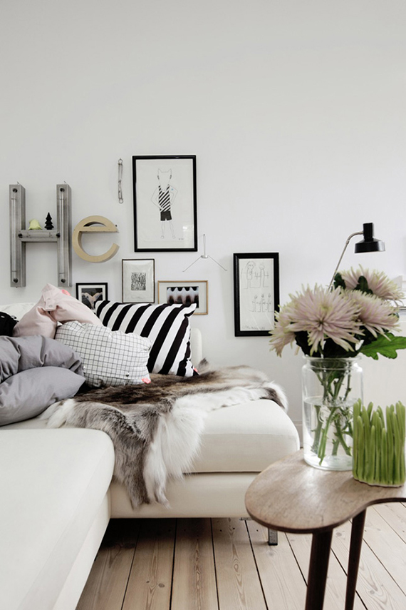 Scandinavian living room. Image via Ellen's Album