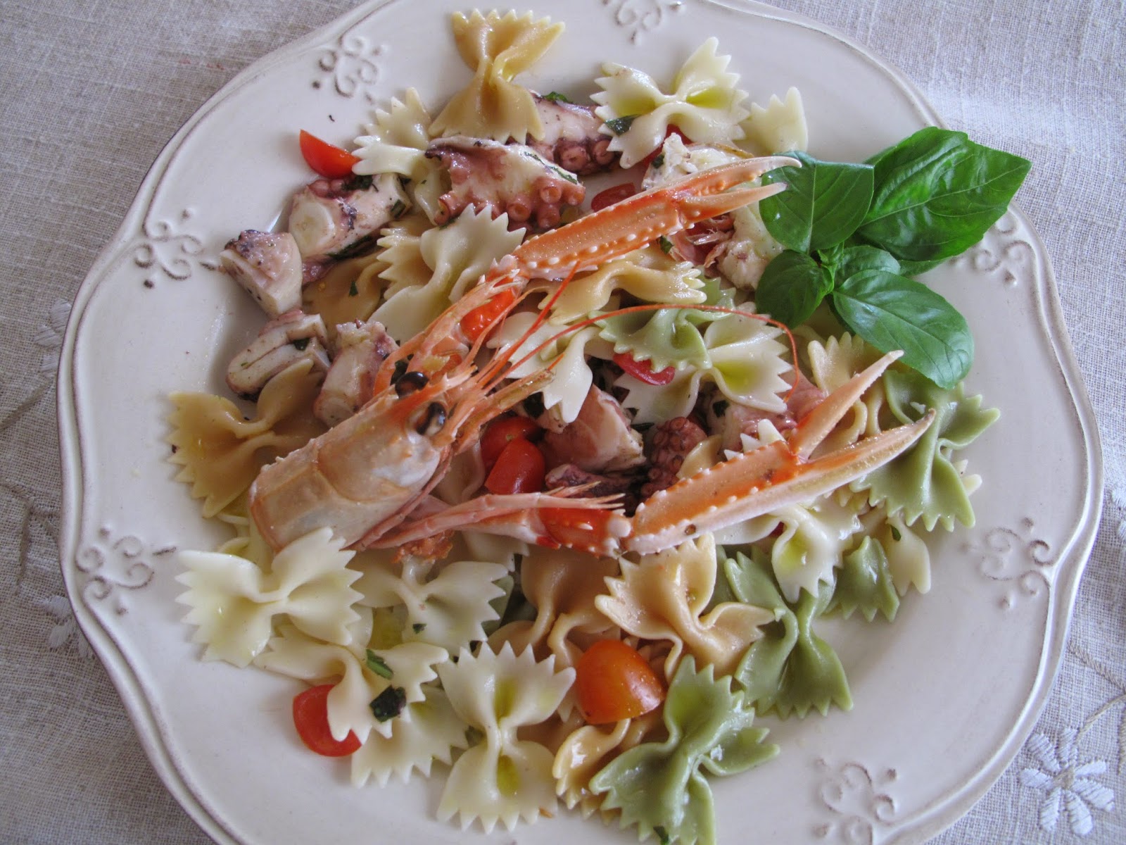 Ensalada De Farfalle (lazos) Con Pulpo Y Cigalas
