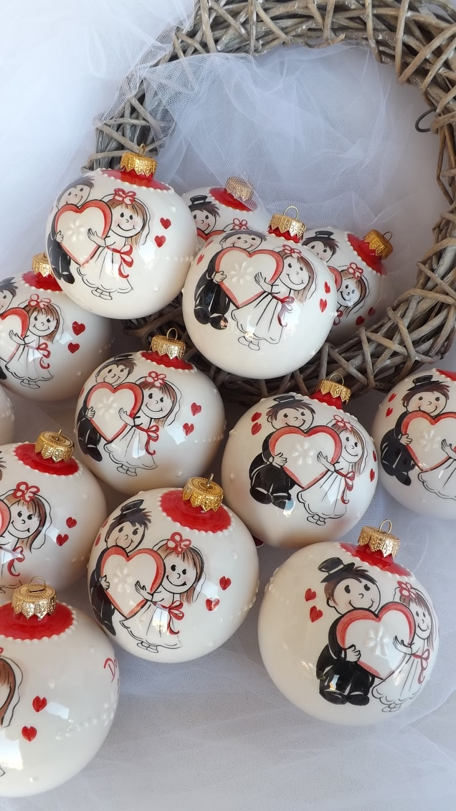 Ceramica Come Mestiere Palline Di Natale In Ceramica Come Bomboniera Per Il Matrimonio Soggetto Sposini