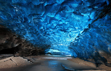 Dentro de un glaciar / Inside a glasier