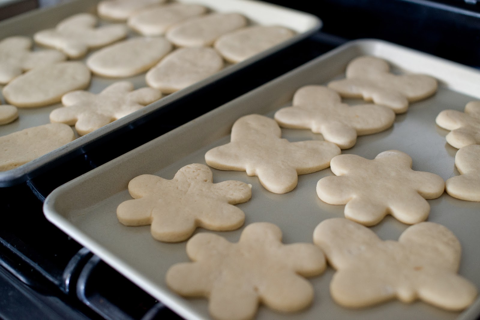 Domestic Fashionista How to Flood Sugar Cookies