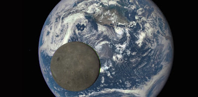 من على بعد مليون ميل من الأرض كاميرا EPIC تلتقط لنا صورة الوجه الآخر للقمر الذي لم نره منذ 1959 