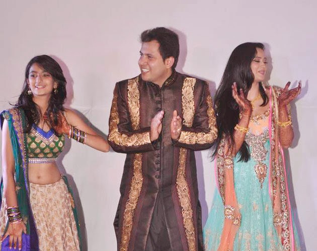 Shweta Tiwari's Wedding Wallpaper With Her daughter