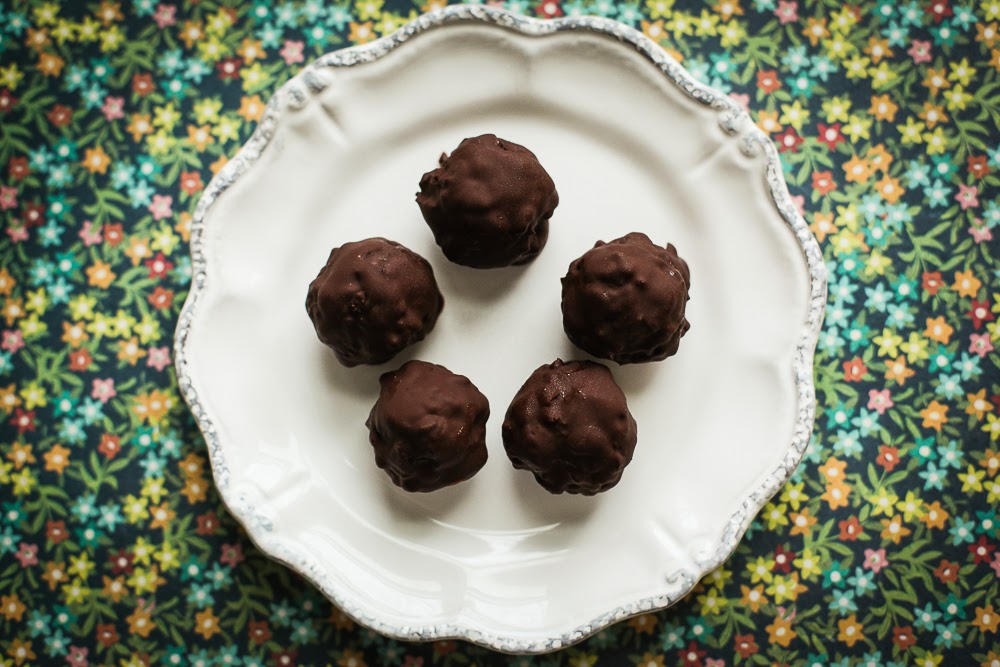 Dolce Fooda Healthy Dark Chocolate Truffles with Prunes and Walnut