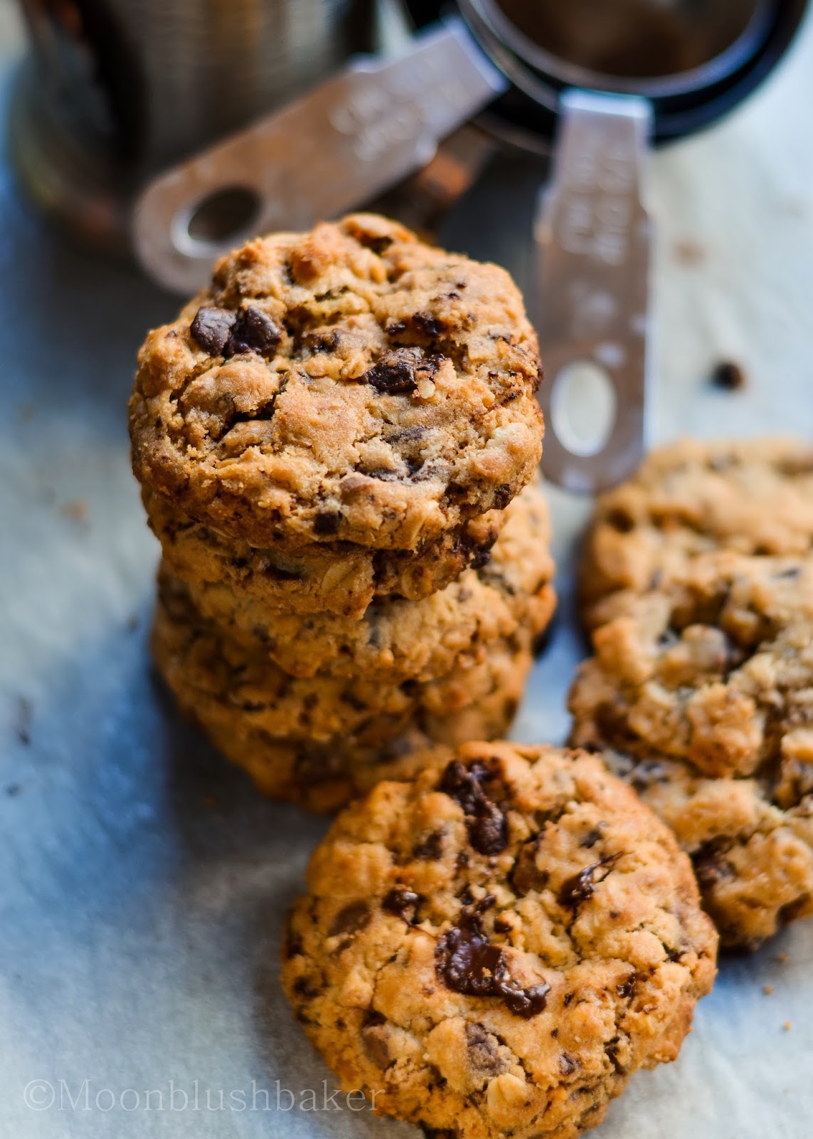 How to give// Fig, walnut and dark chocolate cookies The moonblush Baker