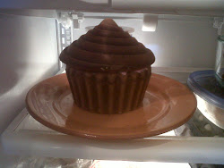Cooling down the big muffin in the fridge.