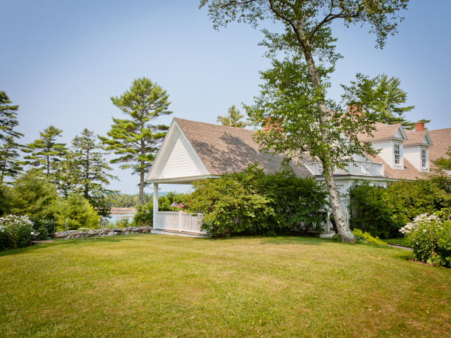 Pretty Old Houses Kirstie Alley's Maine Cottage