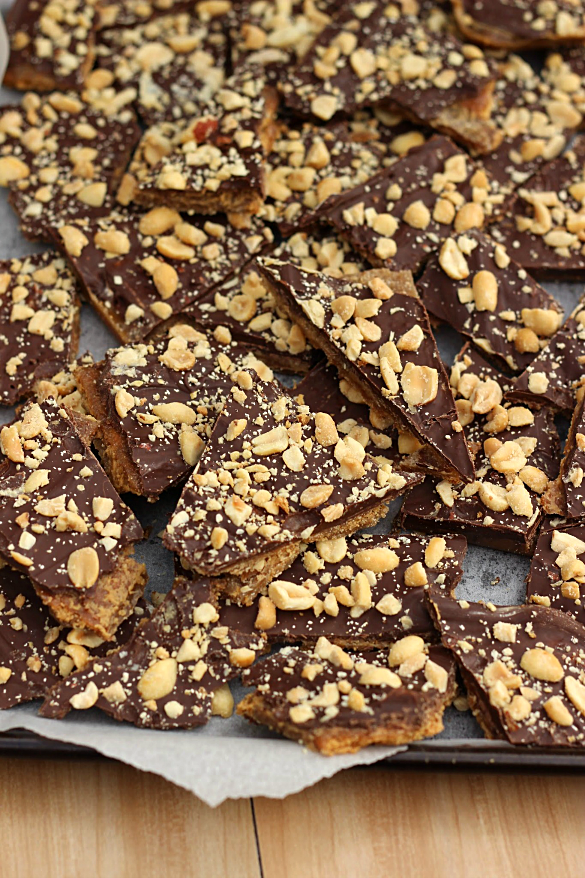 graham crackers with peanut butter and banana graham crackers with peanut butter and banana