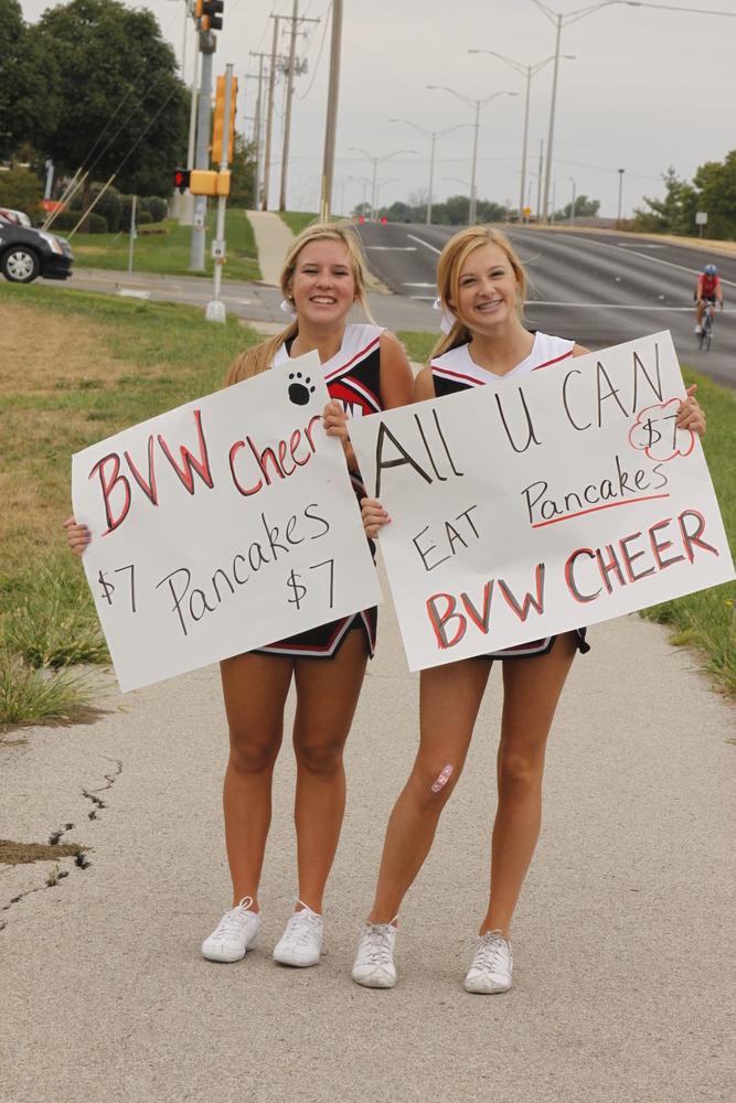 Hott Cheerleaders All U Can Eat!