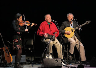Dana Lyn, John Roberts and Mick Moloney perform. (Photo by Erin Baiano) Dana Lyn, John Roberts and Mick Moloney perform. (Photo by Erin Baiano)