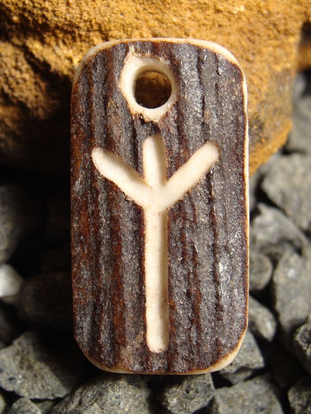 Руника в картинках - Страница 28 Algiz-rune-deer-antler-pendant_2