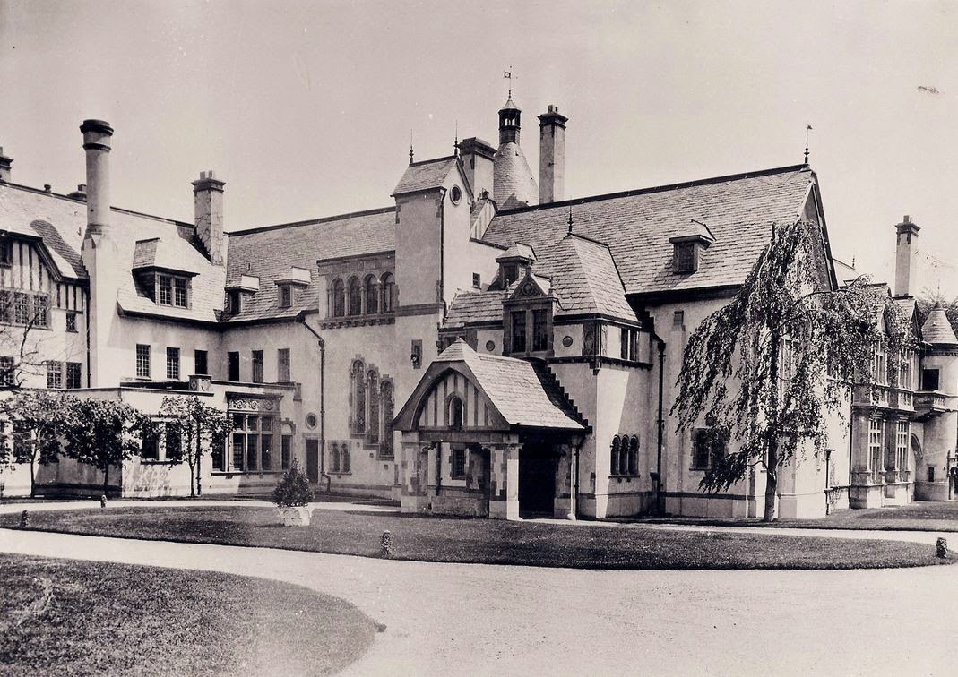 Half Pudding Half Sauce "SEAVIEW TERRACE", THE NEWPORT HOUSE of EDSON