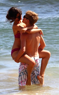 Jealous Justin Bieber Fans hate Selena Gomez For Beach Romance