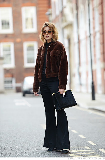 Flared jeans street style Flared jeans street style