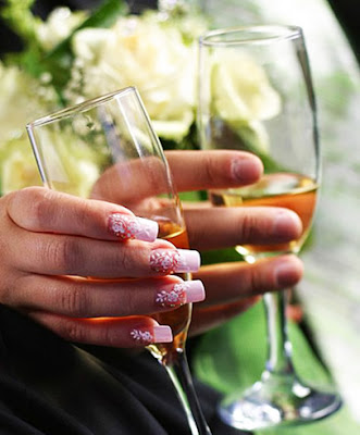 Decorate the nails on your wedding day
